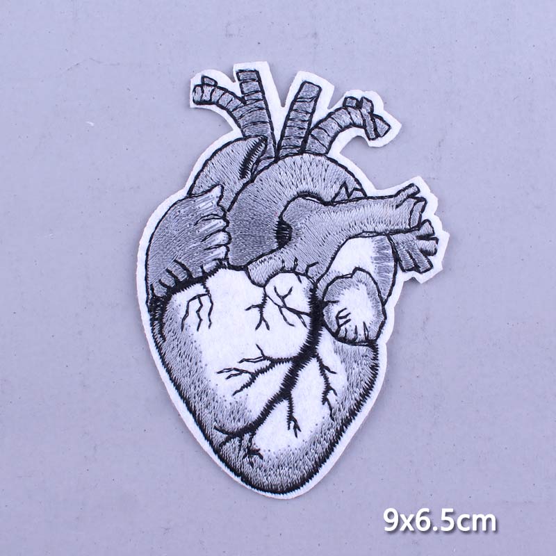 Japan Anime Cartoon Patches On Clothes Skull Heart Iron on Embroidered Patches For Clothing DIY Hippie Stripe Applique Badge diy