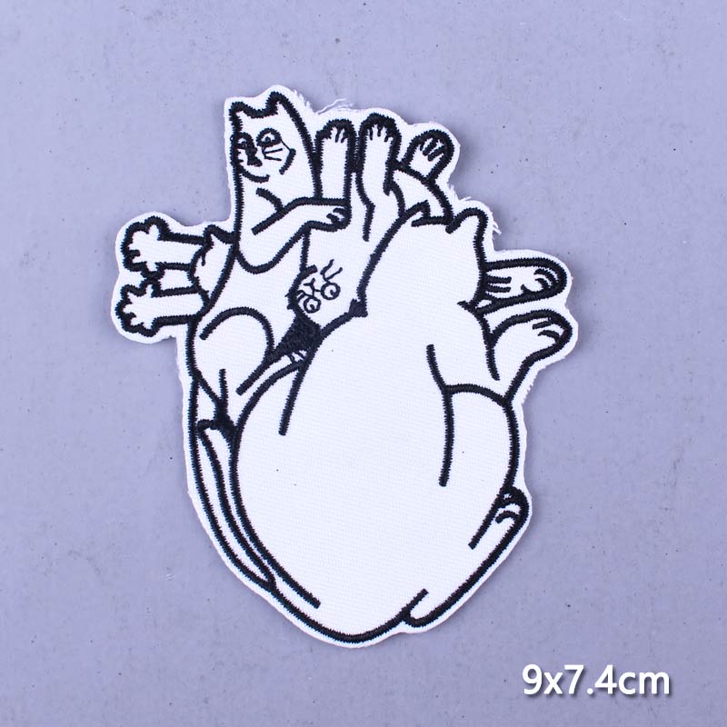 Japan Anime Cartoon Patches On Clothes Skull Heart Iron on Embroidered Patches For Clothing DIY Hippie Stripe Applique Badge diy