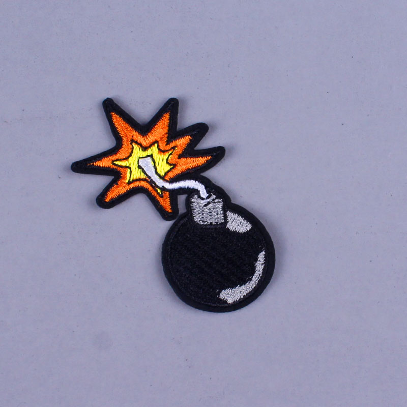 Japan Anime Cartoon Patches On Clothes Skull Heart Iron on Embroidered Patches For Clothing DIY Hippie Stripe Applique Badge diy