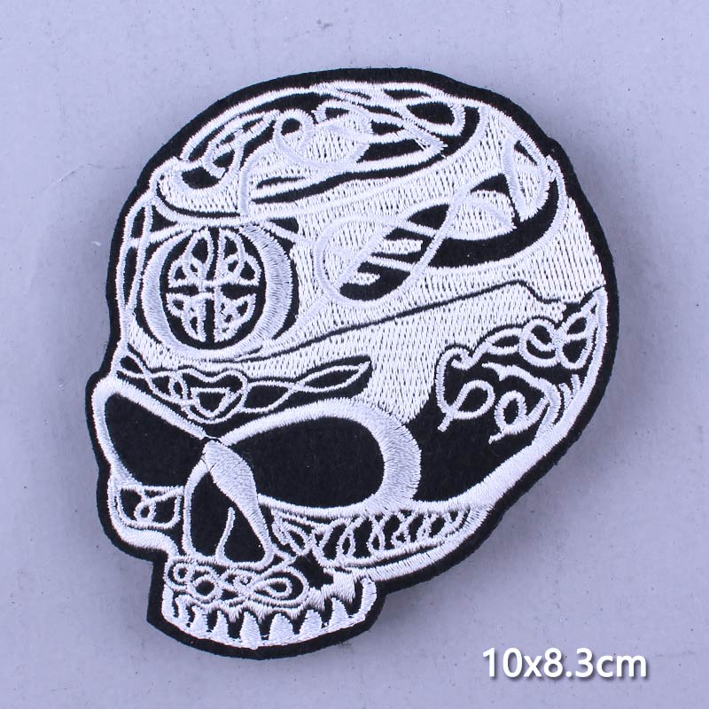 Japan Anime Cartoon Patches On Clothes Skull Heart Iron on Embroidered Patches For Clothing DIY Hippie Stripe Applique Badge diy