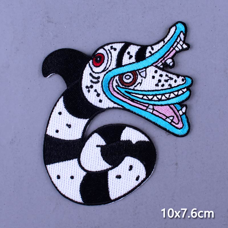 Japan Anime Cartoon Patches On Clothes Skull Heart Iron on Embroidered Patches For Clothing DIY Hippie Stripe Applique Badge diy