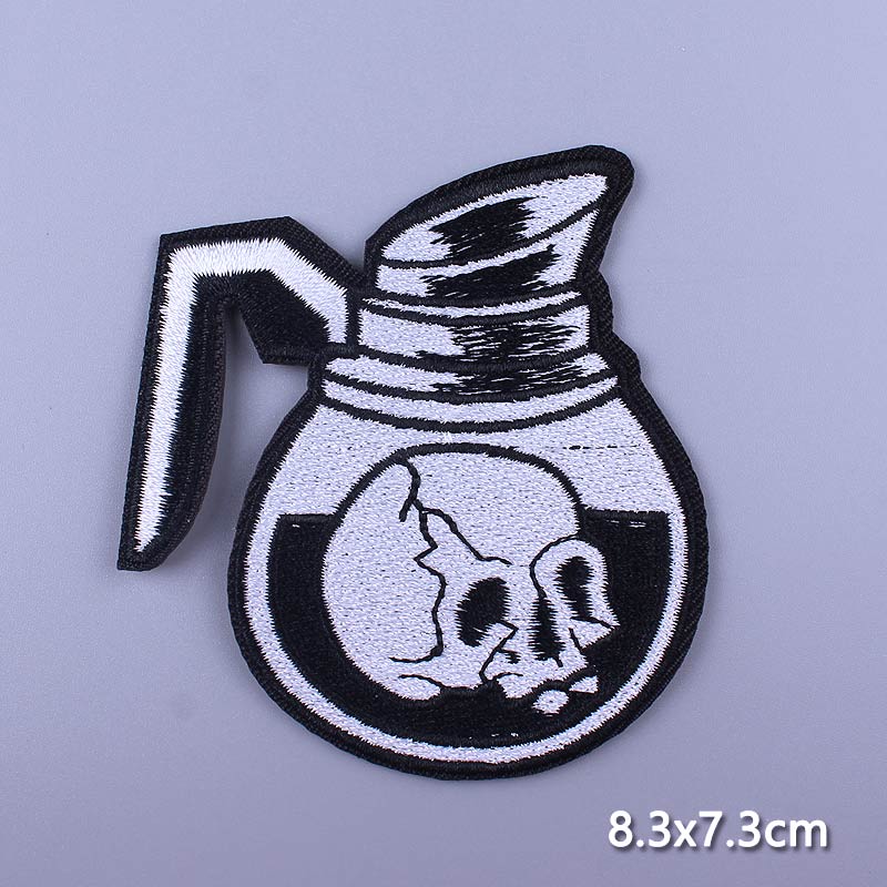 Japan Anime Cartoon Patches On Clothes Skull Heart Iron on Embroidered Patches For Clothing DIY Hippie Stripe Applique Badge diy